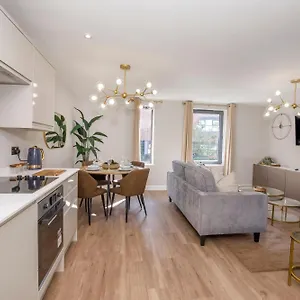 Crescent Court Modern And Luxurious Apartment York